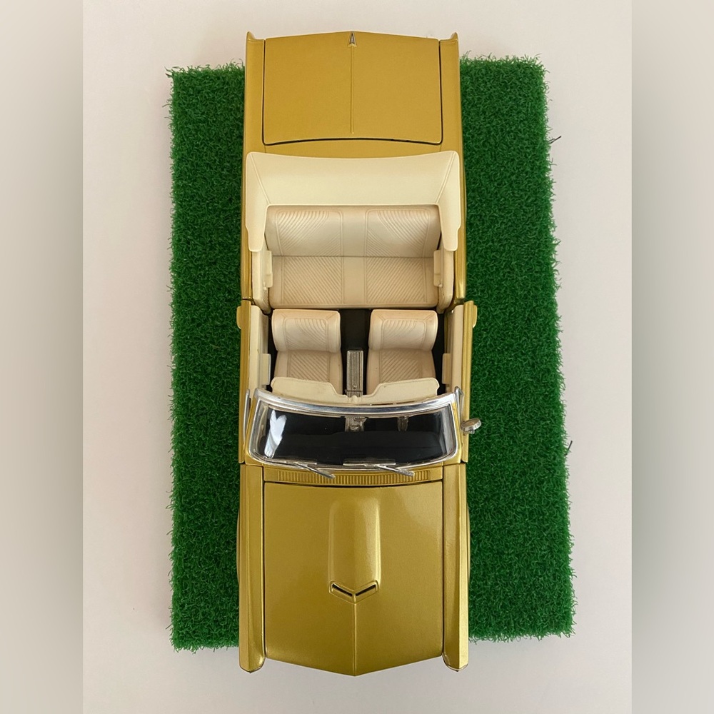 SOLD MAISTO 1965 Pontiac GTO Hurst Edition Convertible Gold 1:18 Diecast Collect - Picture 3 of 11